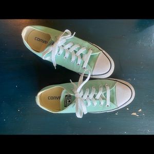 Converse W 7/M 5. Great used condition. Darling mint color. Make me an offer!